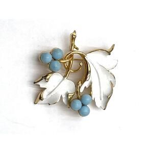 Sarah Coventry Vintage 1967 Placid Beauty Floral Brooch Pin
